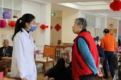 醫生在身旁，硬核托起健康“夕陽紅”——記社區健康咨詢服務的溫暖力量